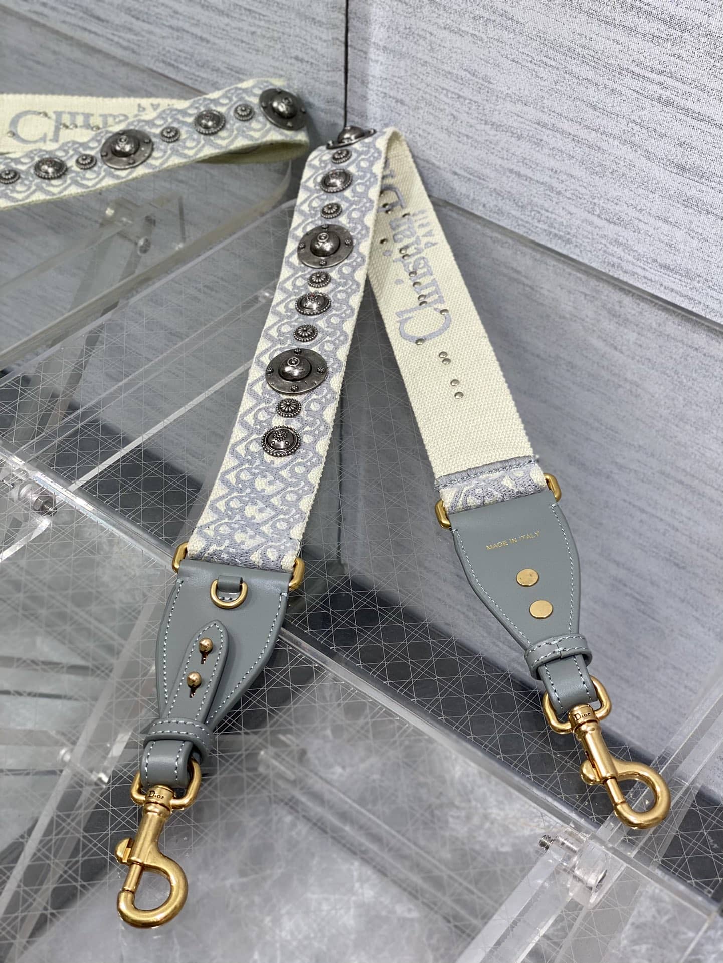 经典肩带【罗马灰】此款肩带是搭配Dior 包包的神器 刺绣制作镏金五金，长度95厘米（包括狗扣）
